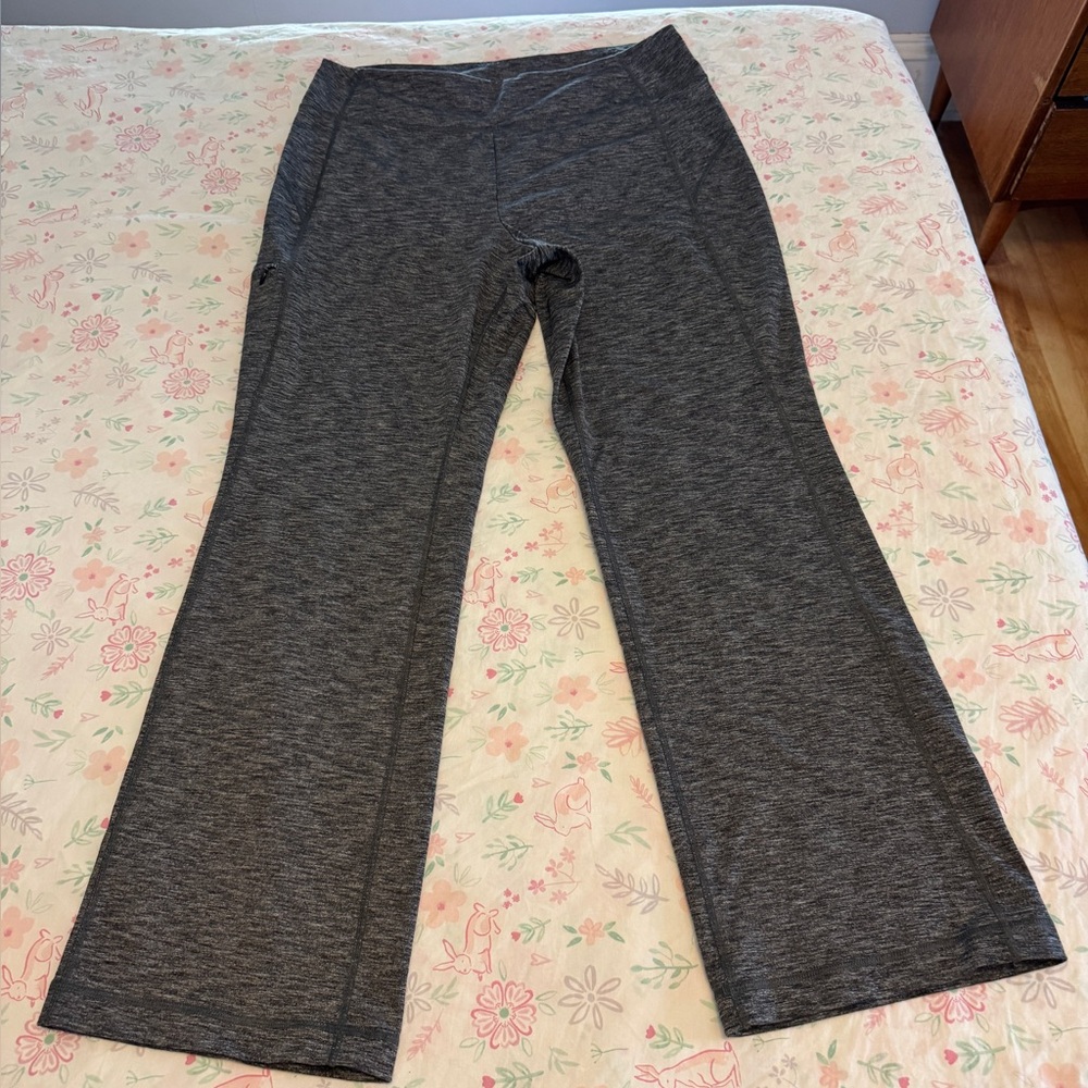 Duluth Trading Yoga Stretch Bootcut Active Leggings in EUC in Marl Grey, Sz L